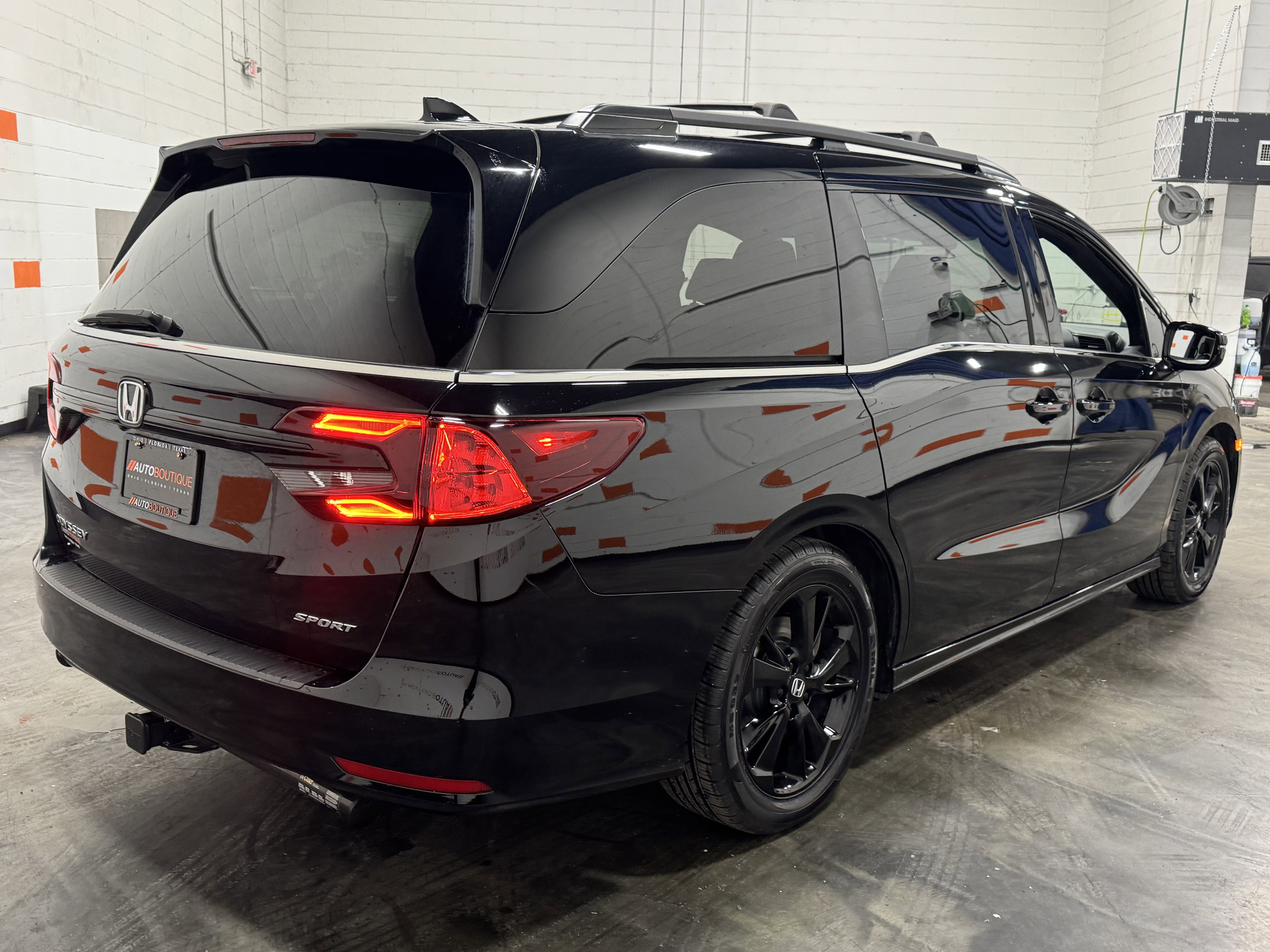 Used 2024 Honda Odyssey Sport image 11