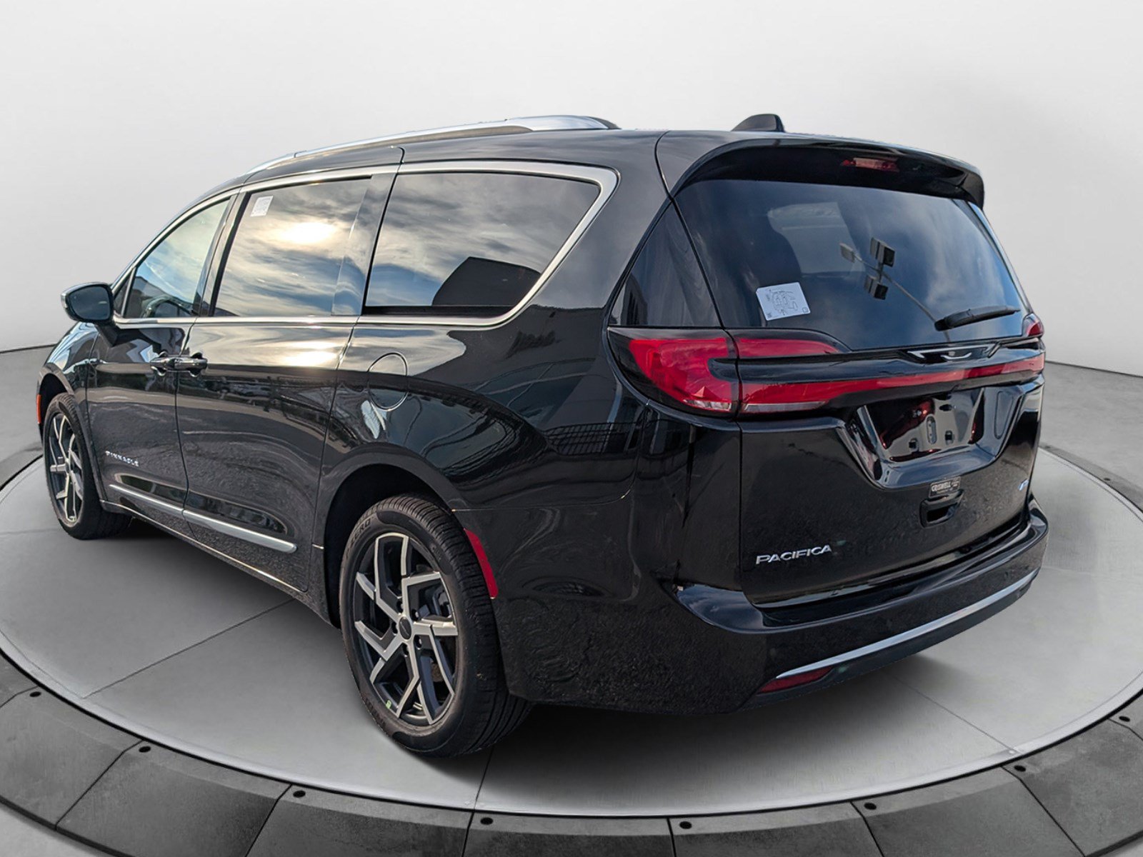 New 2027 Chrysler Pacifica Pinnacle w/ Theater Group AWD/4WD image 5