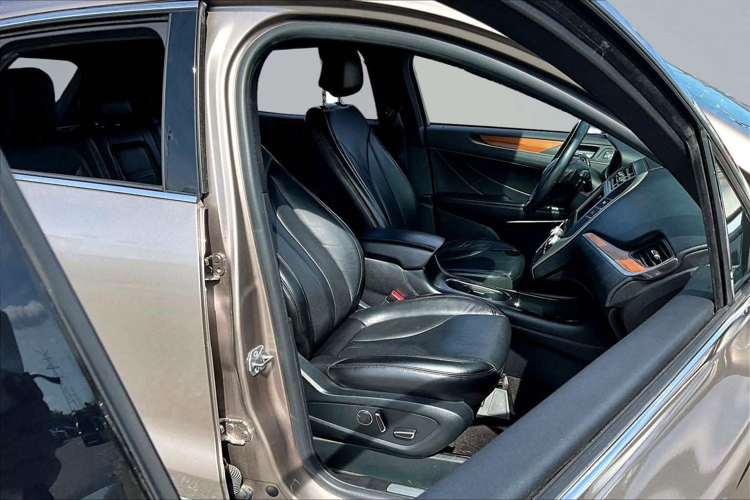 Used 2019 Lincoln MKC Select w/ Select Plus Package AWD/4WD image 24