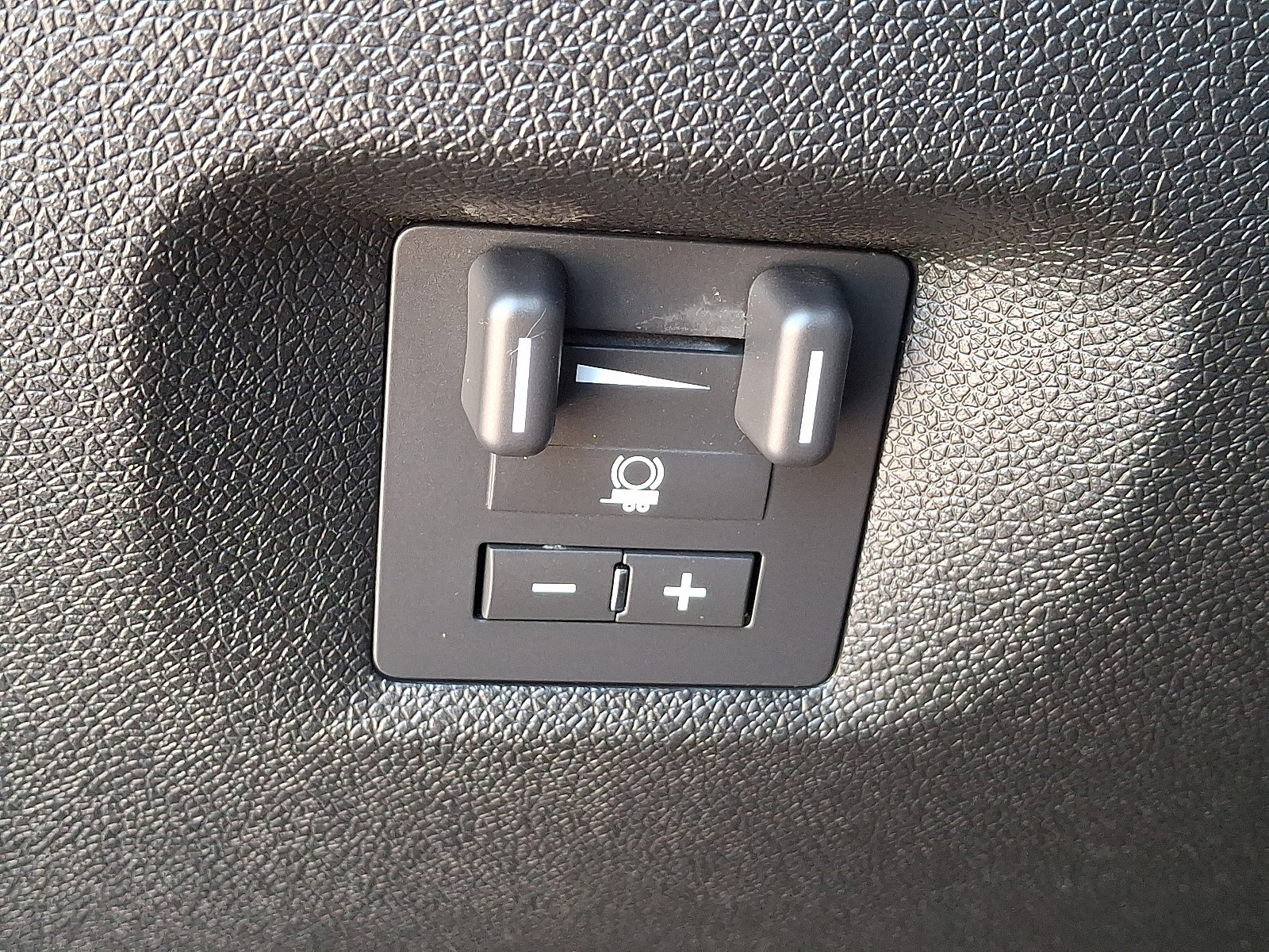 Used 2011 Chevrolet Suburban 2500 LT w/ Snow Plow Prep Package image 28