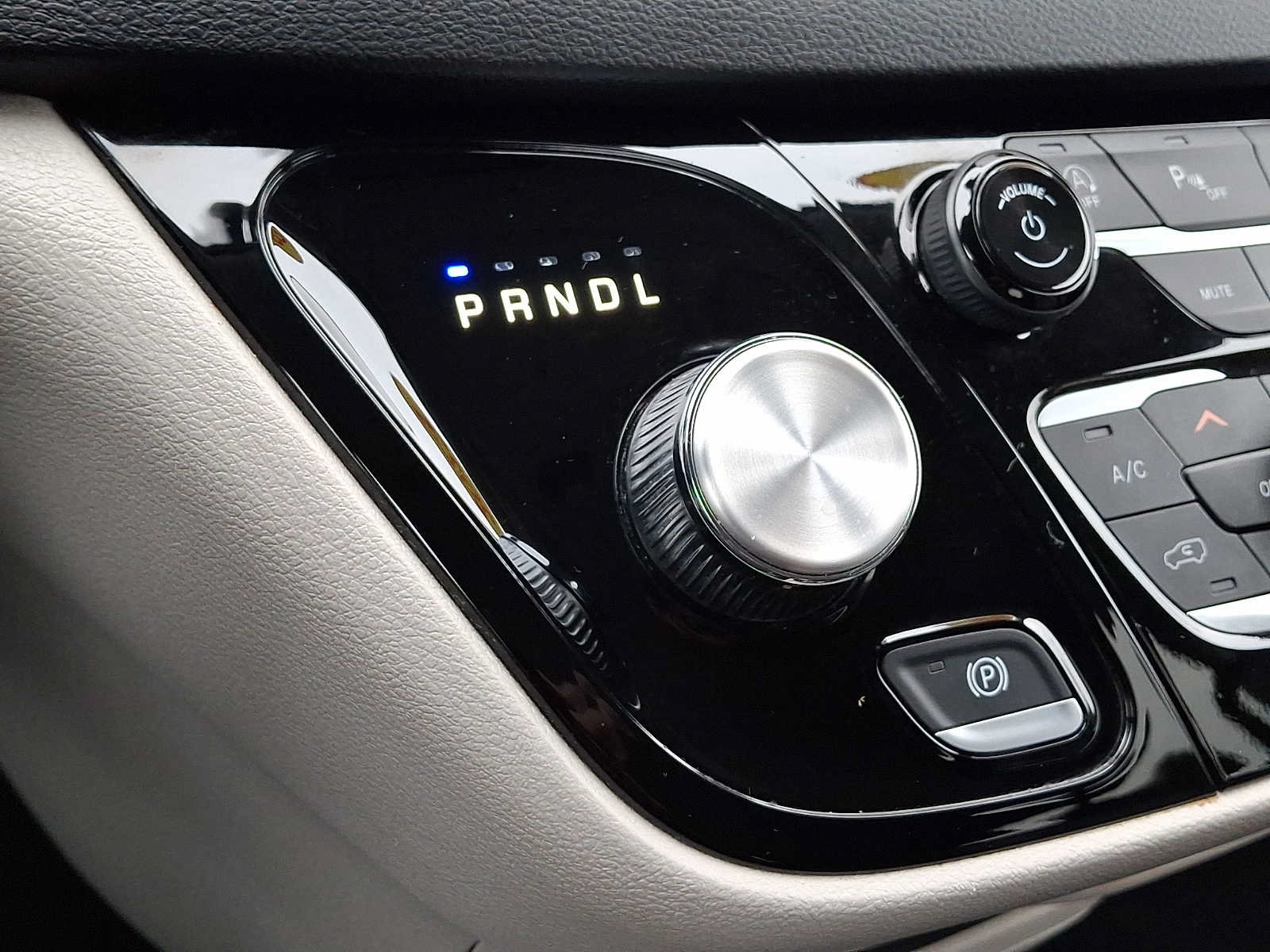 Certified 2023 Chrysler Pacifica Touring-L FWD image 18