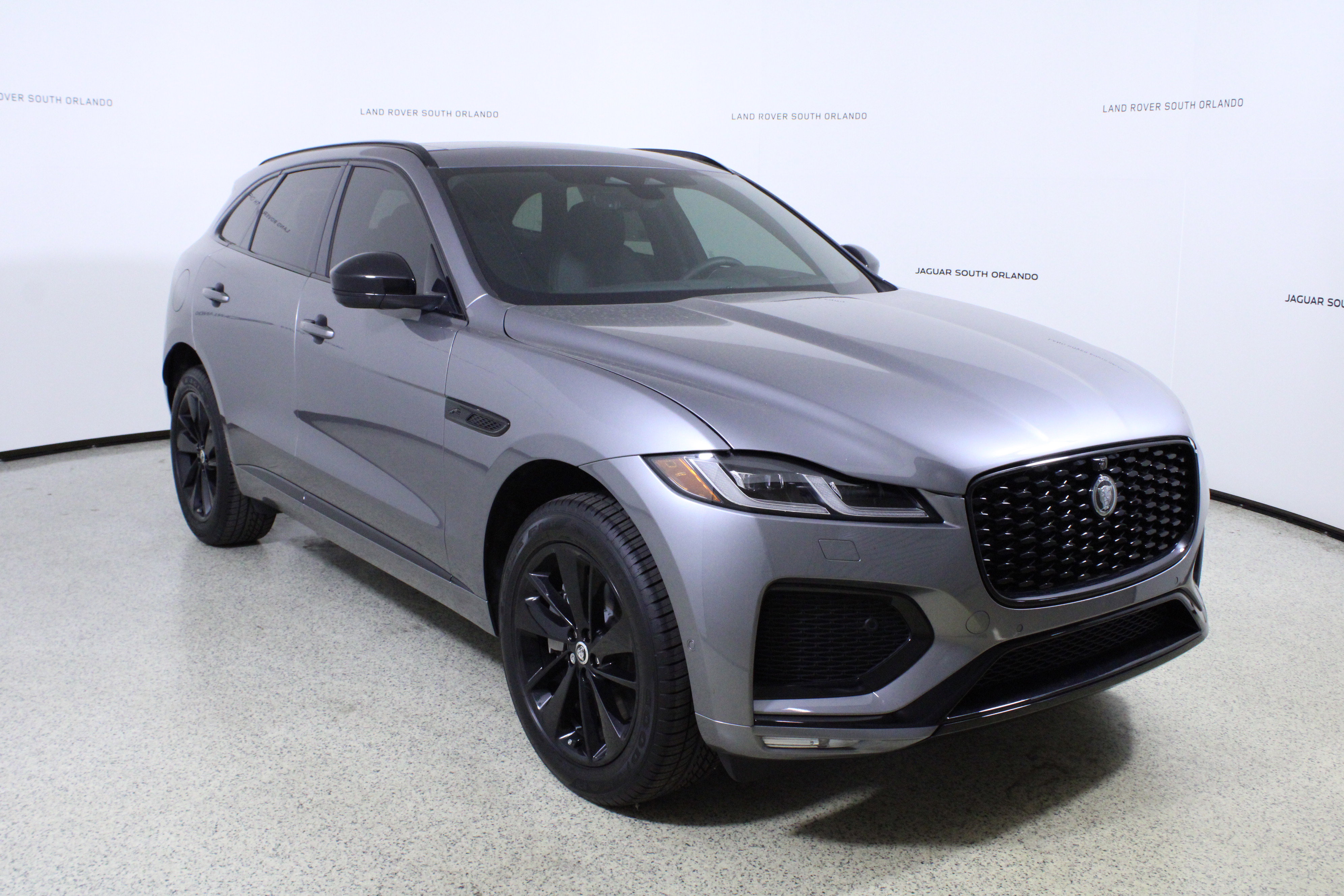New 2026 Jaguar F-PACE R-Dynamic S image 3