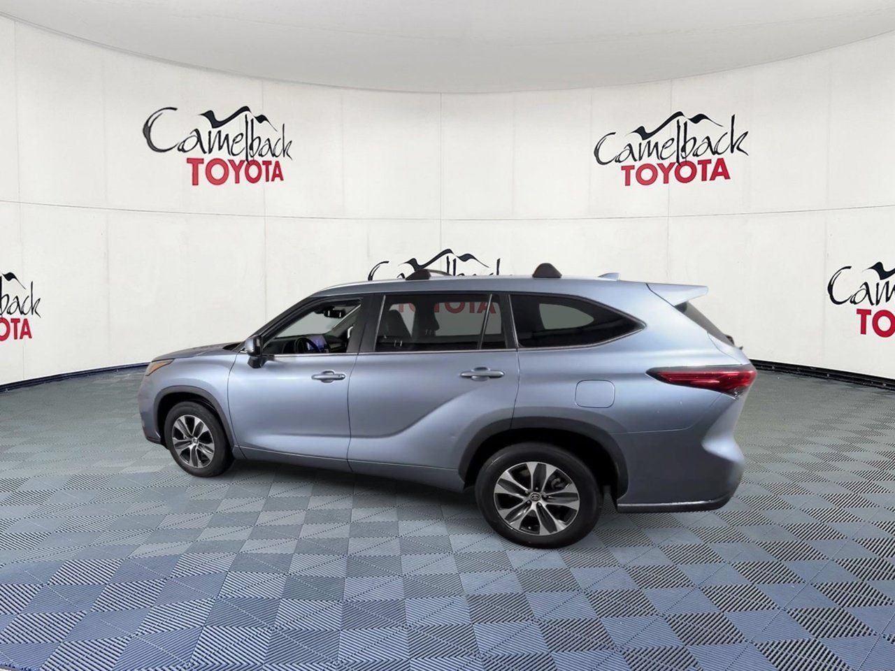 Used 2023 Toyota Highlander XLE FWD image 8