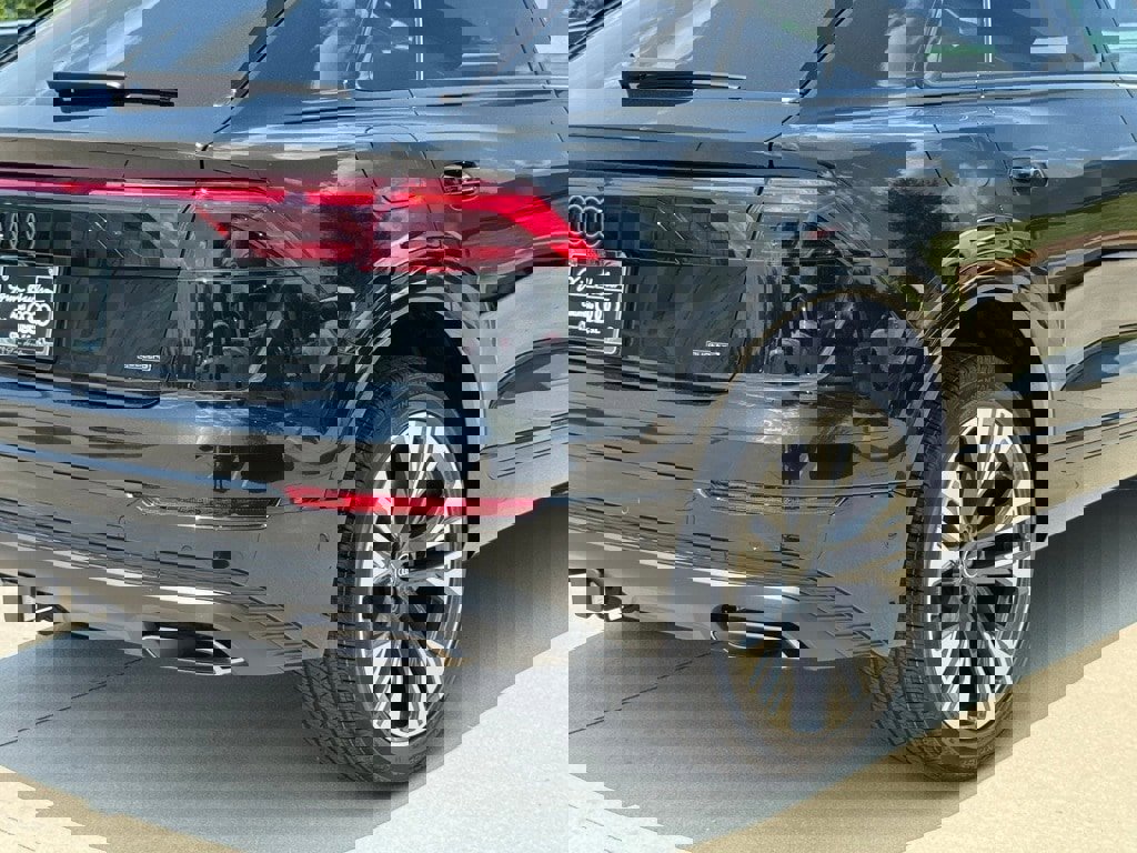 New 2025 Audi Q8 Premium image 15