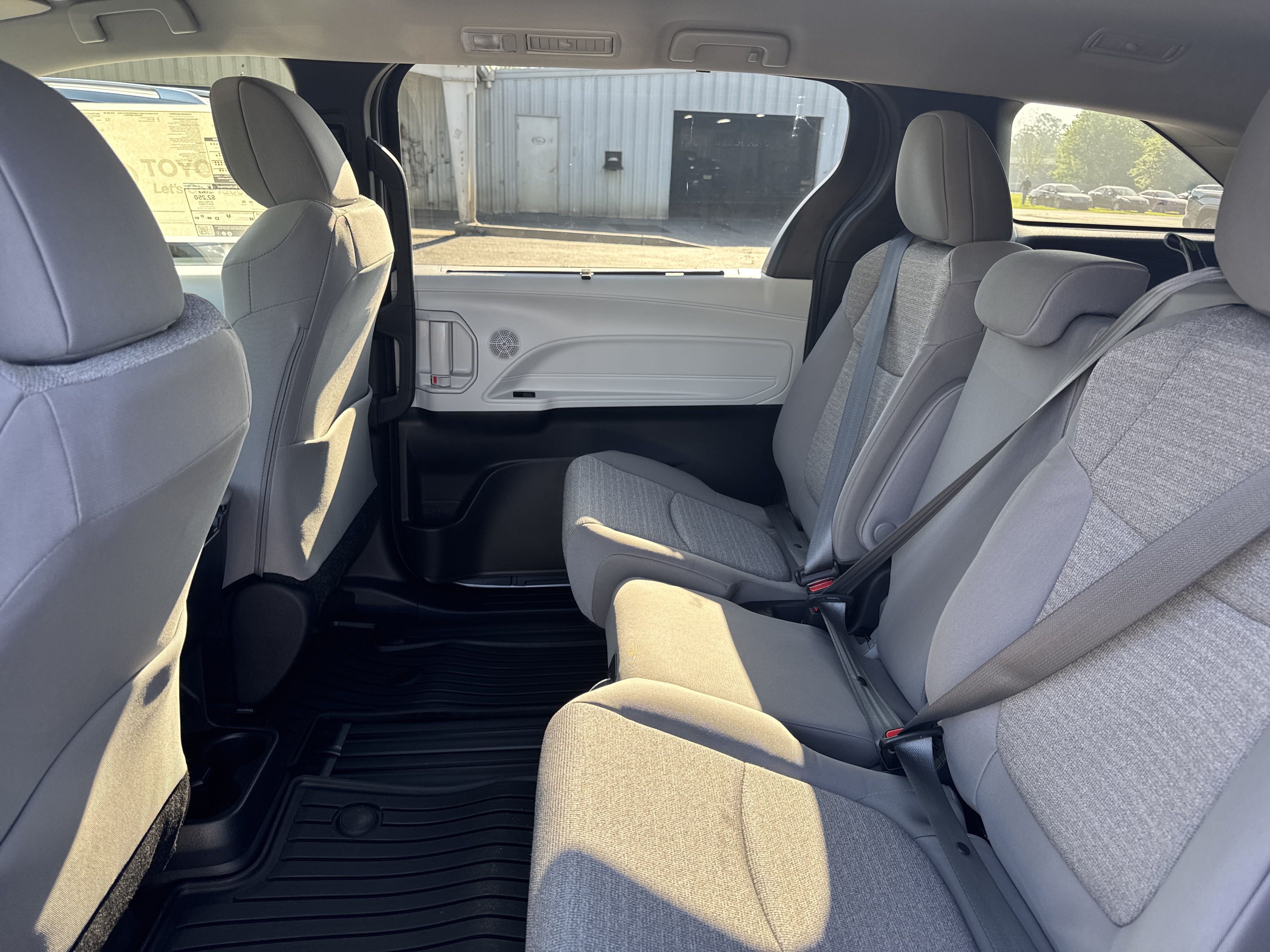 New 2025 Toyota Sienna LE FWD image 23