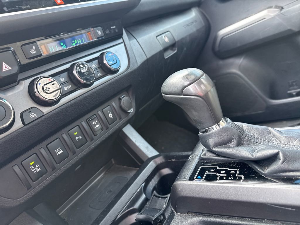 Used 2017 Toyota Tacoma TRD Sport image 30