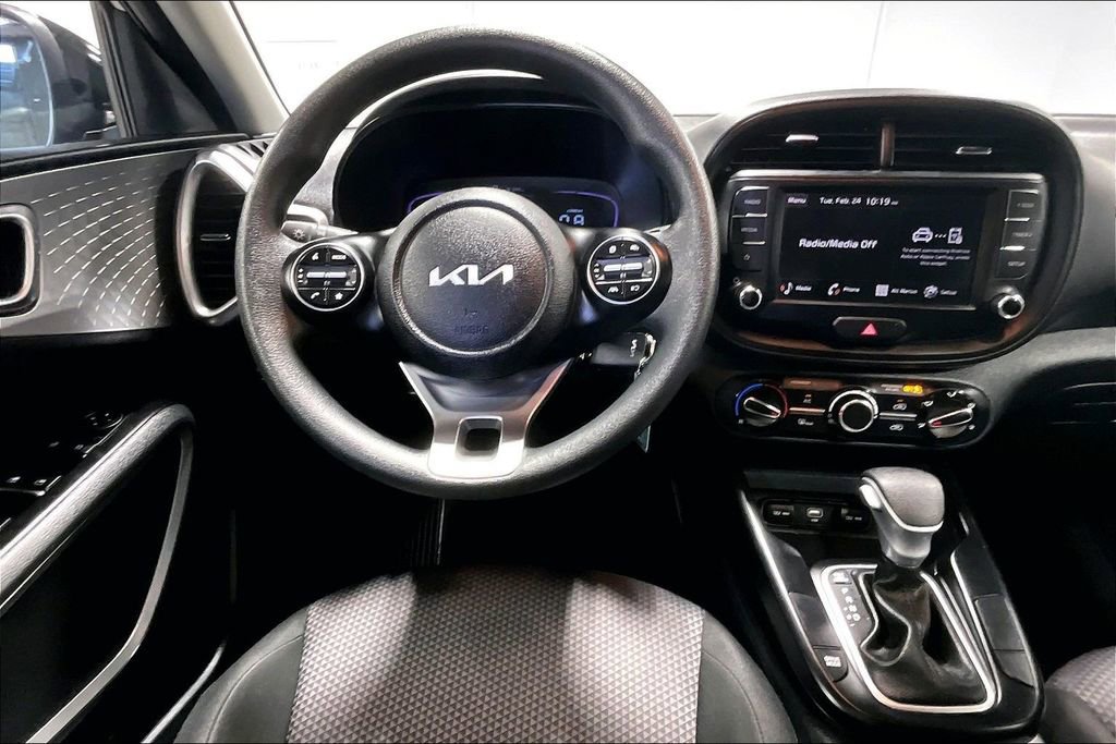 Used 2025 Kia Soul LX image 7