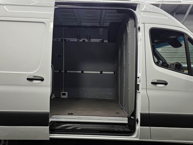Used 2024 Mercedes-Benz Sprinter 2500 image 11