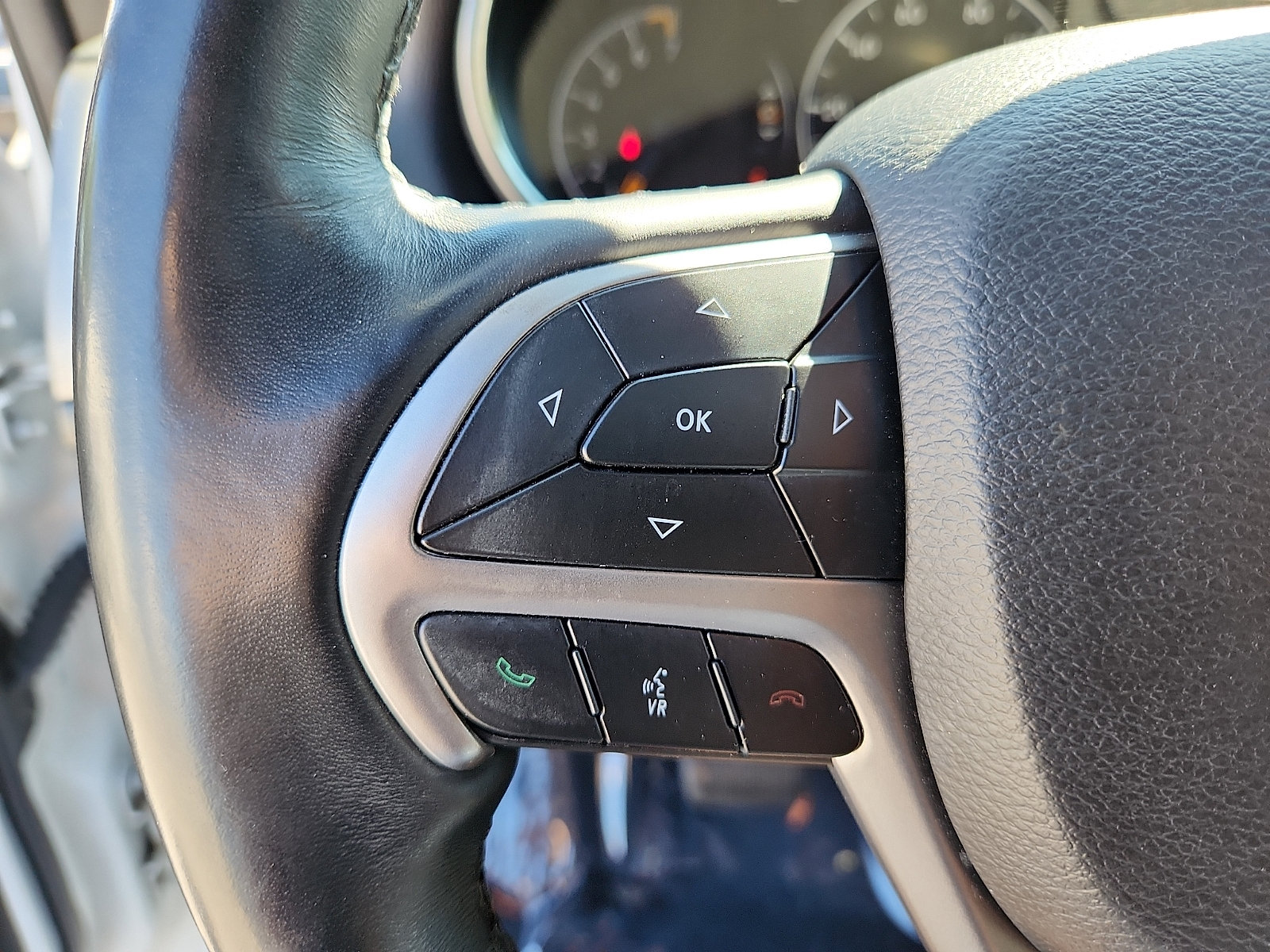 Used 2019 Jeep Grand Cherokee Altitude AWD/4WD image 22