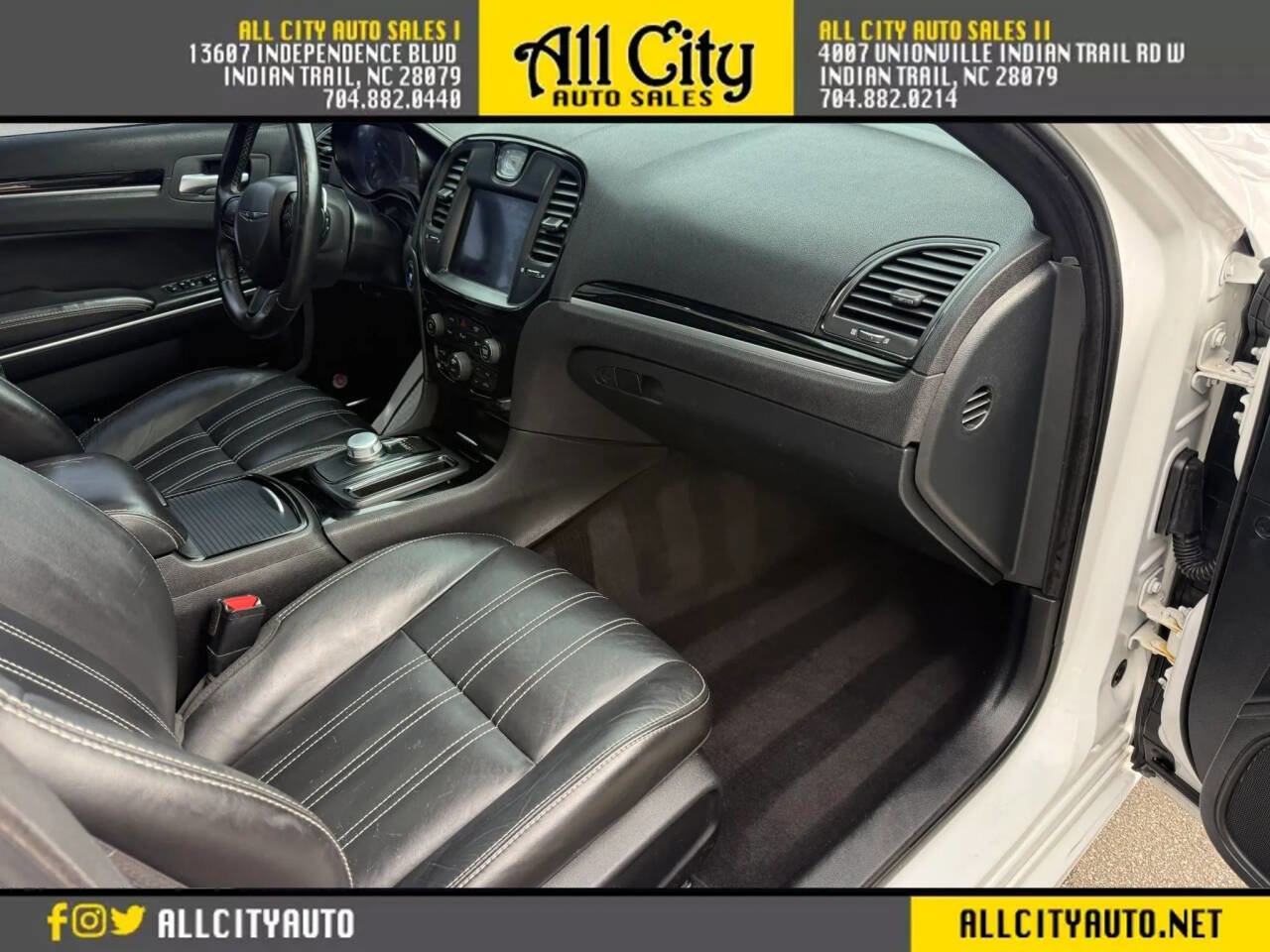Used 2018 Chrysler 300 S w/ 300S Premium Group RWD image 13