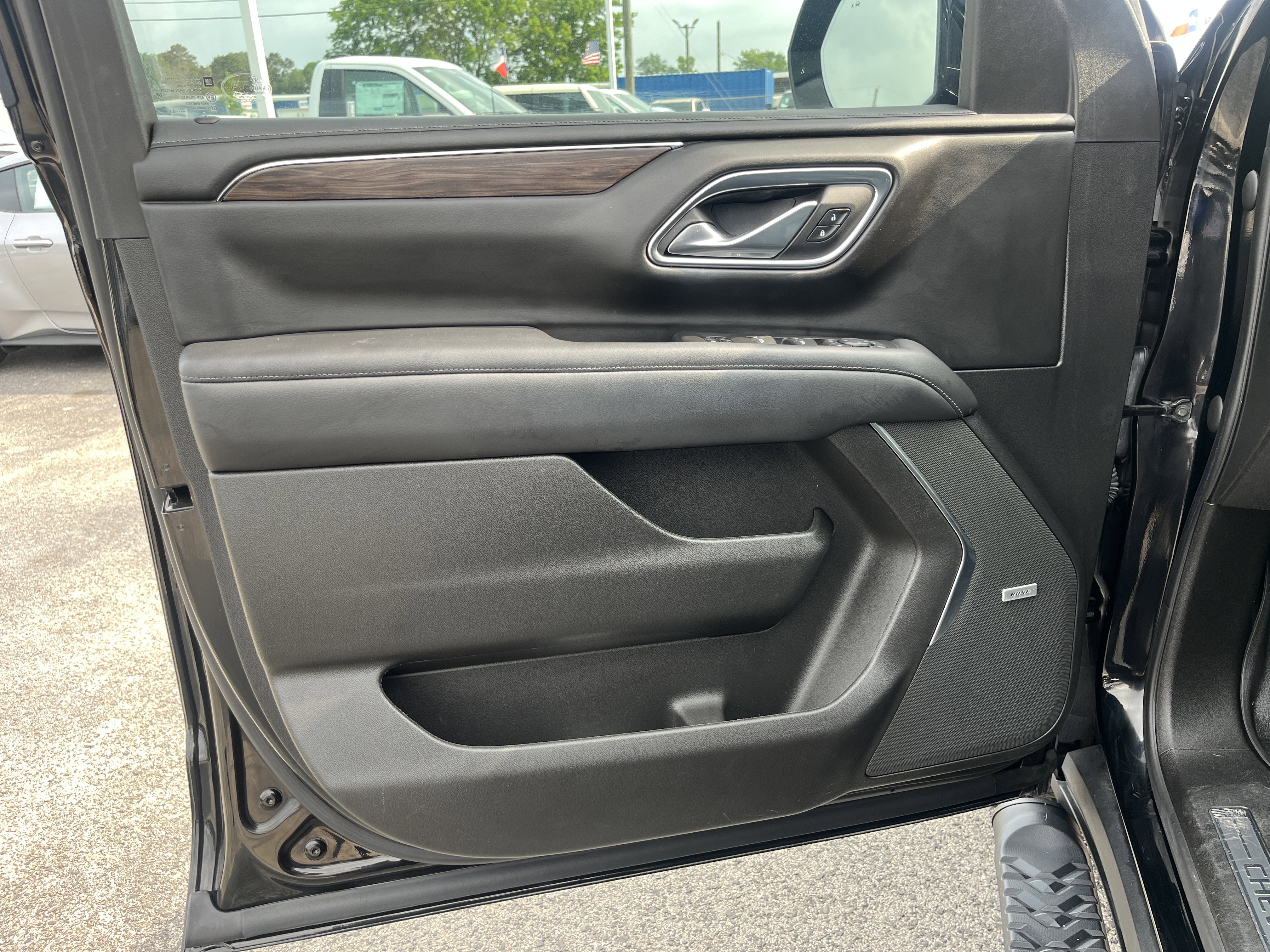 Used 2023 Chevrolet Tahoe Z71 w/ Luxury Package AWD/4WD image 13