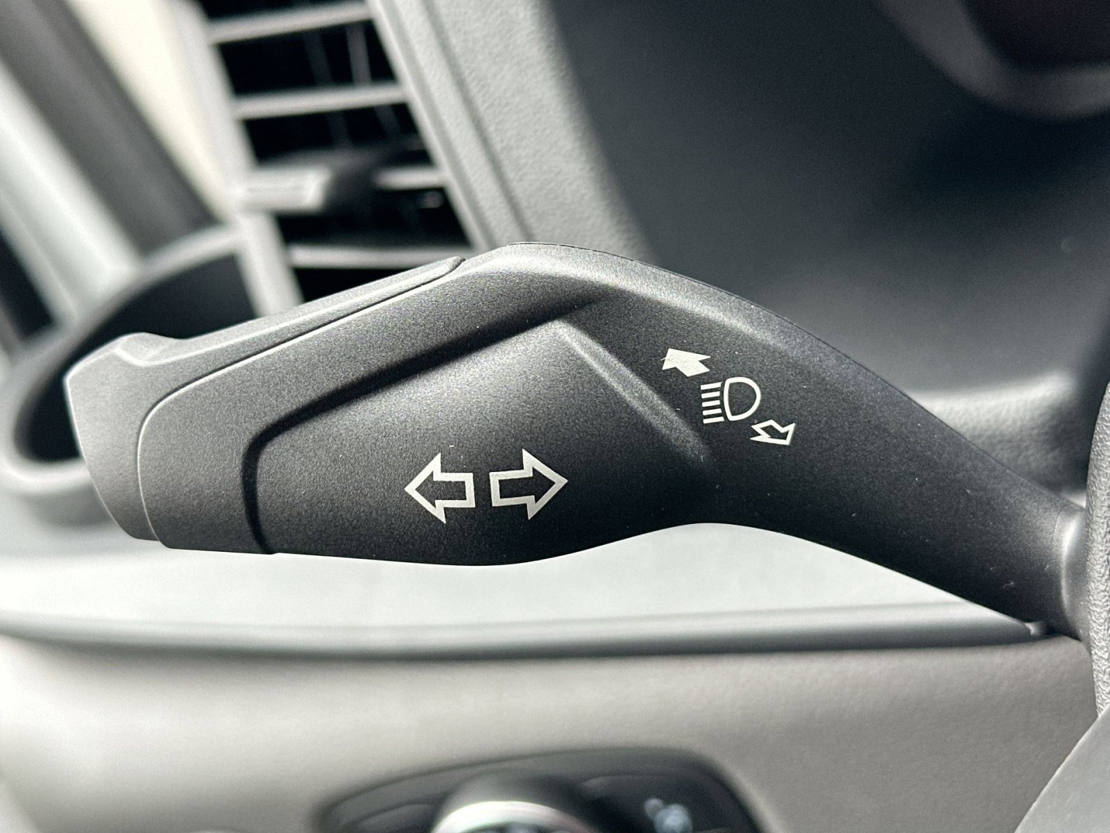 New 2026 Ford Transit 250 148 Medium Roof w/ Load Area Protection Package image 31