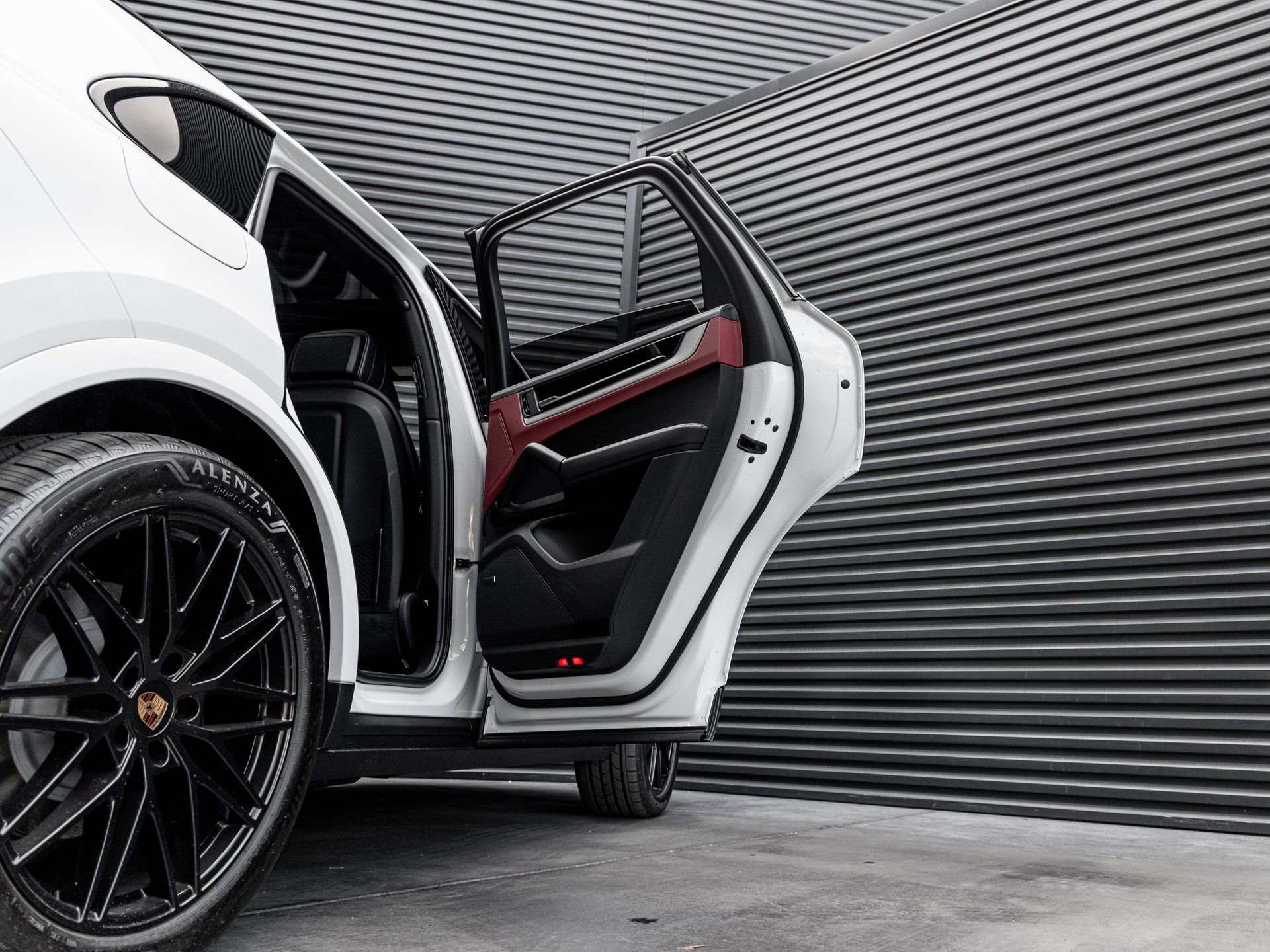 New 2026 Porsche Cayenne image 33