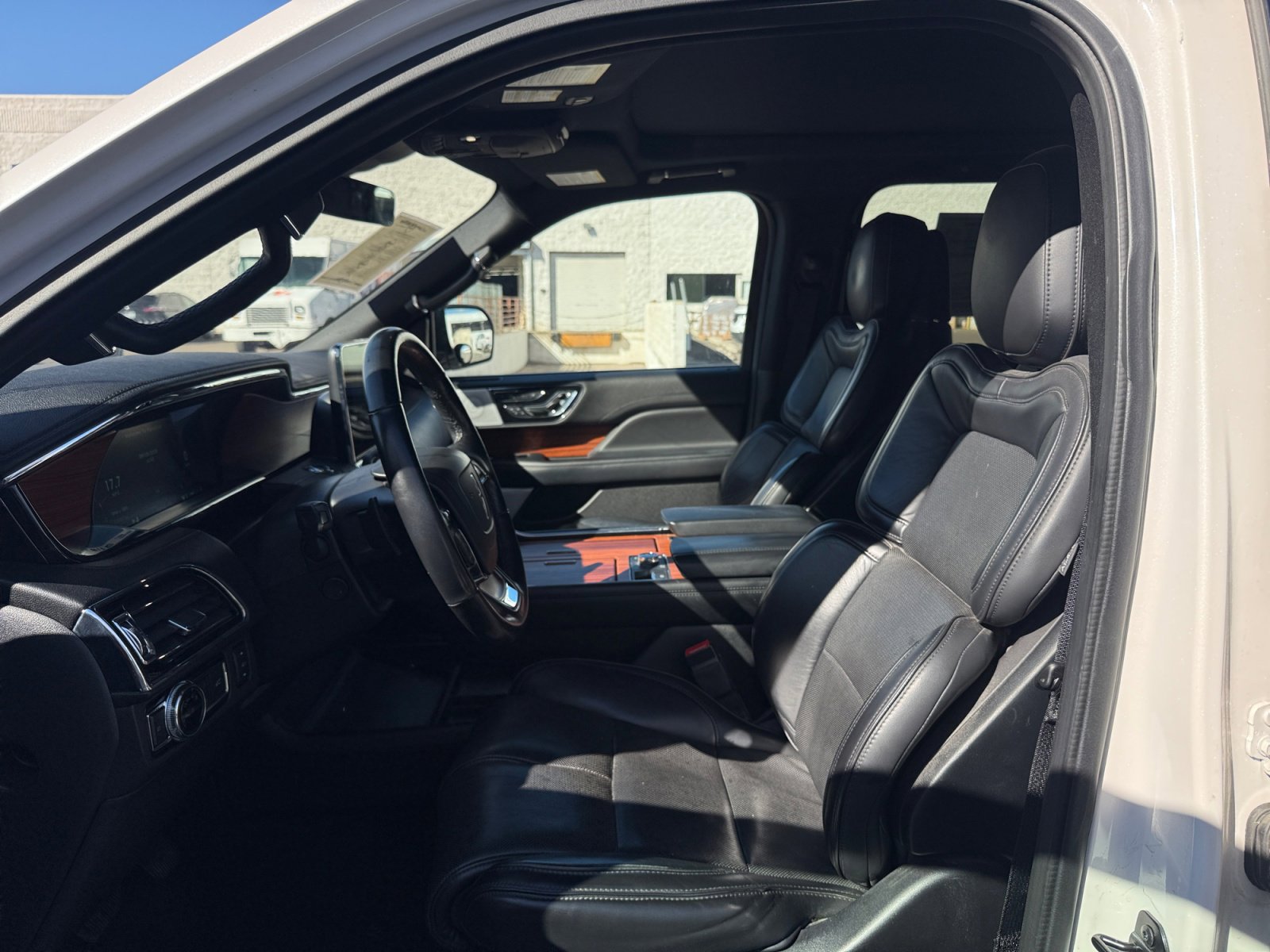 Used 2019 Lincoln Navigator Reserve image 12
