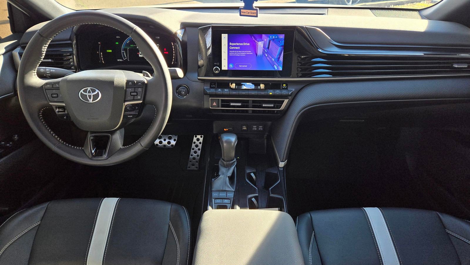 Used 2025 Toyota Camry SE image 11