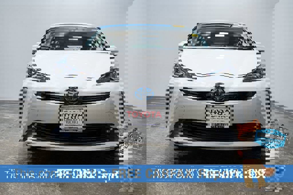 Used 2020 Toyota Prius LE image 2