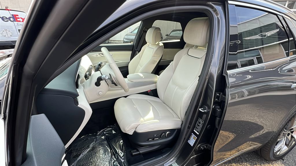 Used 2025 Genesis Electrified GV70 Advanced image 26