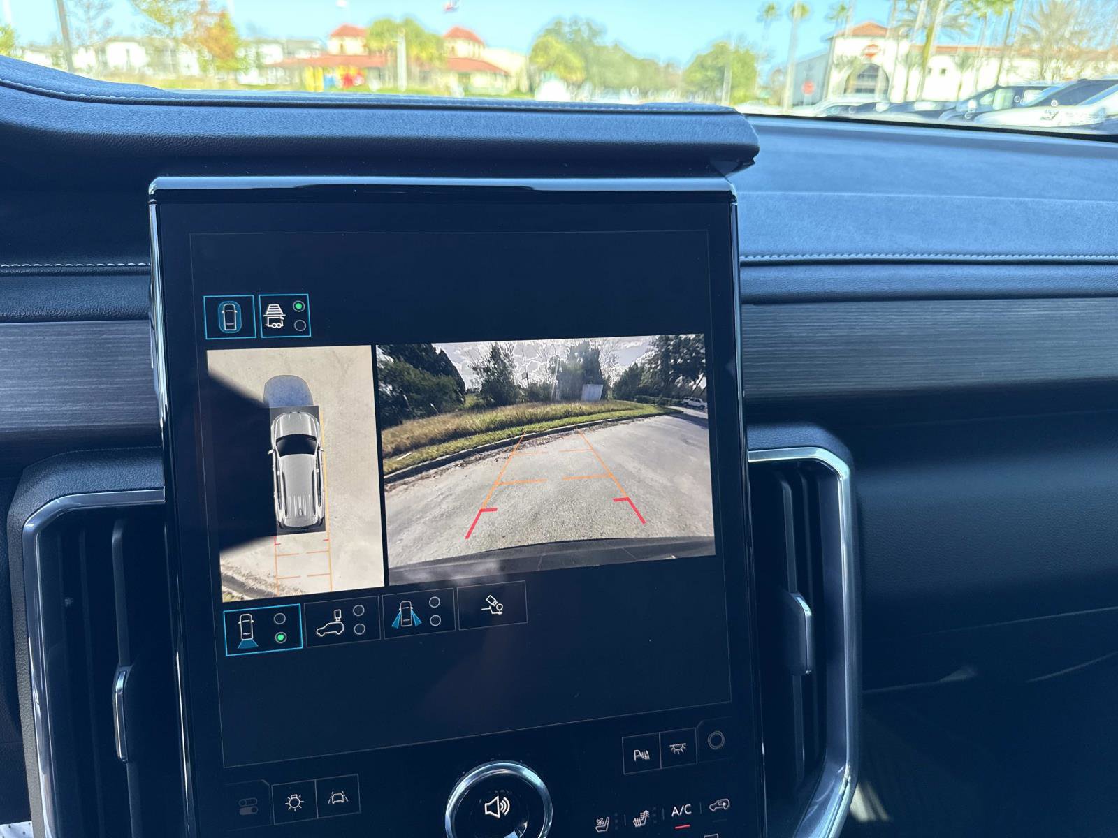 Used 2025 GMC Acadia Denali w/ Super Cruise Package image 25