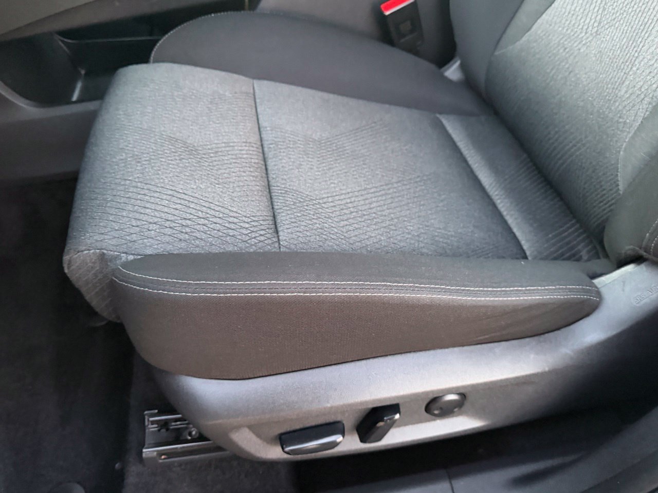 Certified 2025 Nissan Rogue SV FWD image 29
