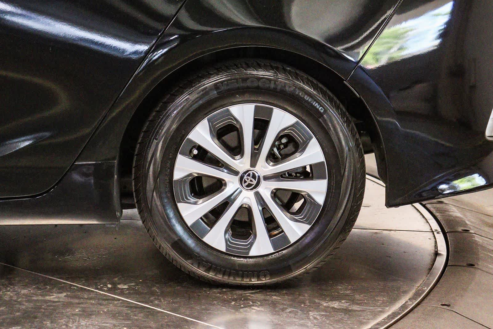 Used 2021 Toyota Prius Prime XLE FWD image 10