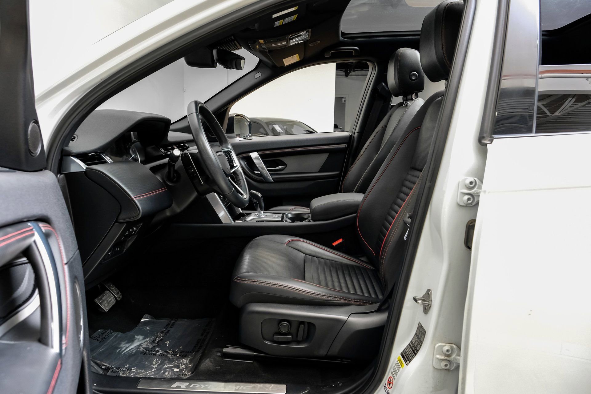 Used 2023 Land Rover Discovery Sport S R-Dynamic image 4