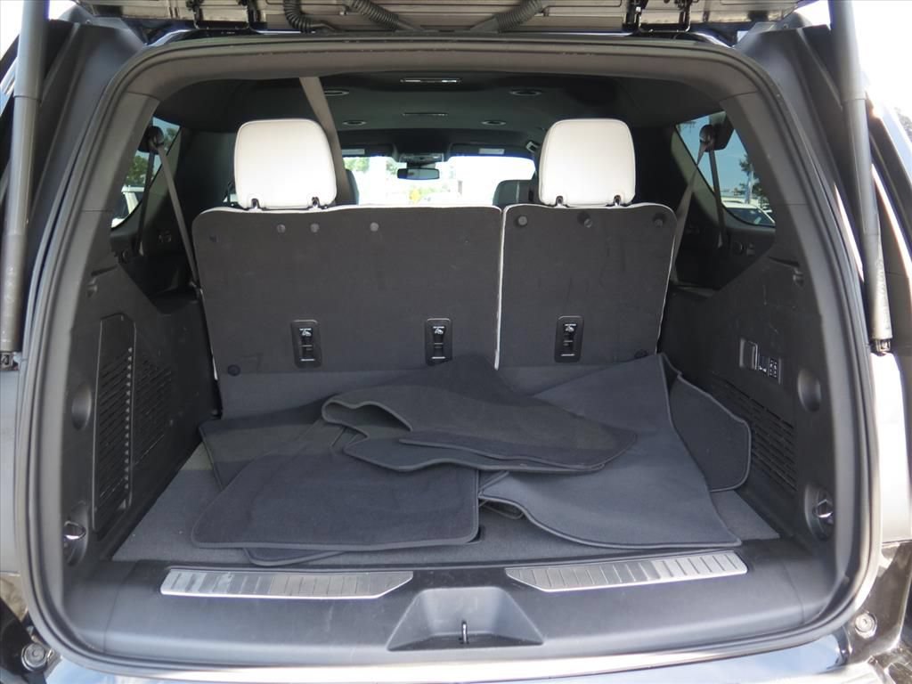 Used 2025 Chevrolet Suburban Premier AWD/4WD image 17