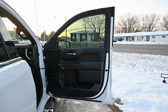 Used 2022 Chevrolet Silverado 1500 High Country w/ Technology Package image 18