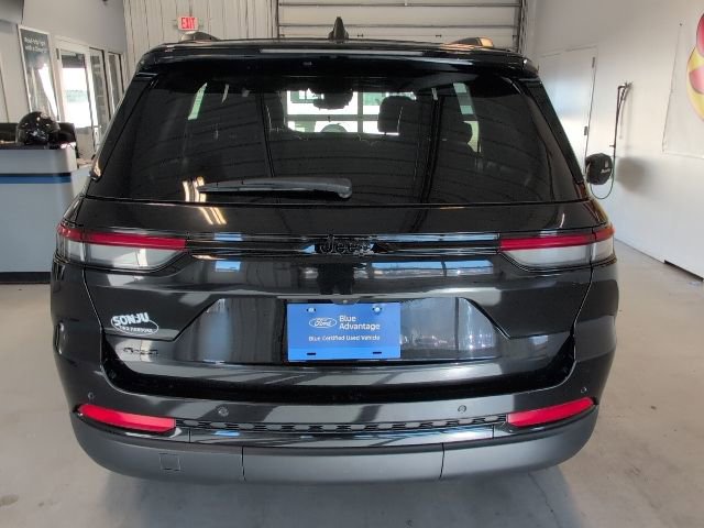Used 2023 Jeep Grand Cherokee Altitude image 4