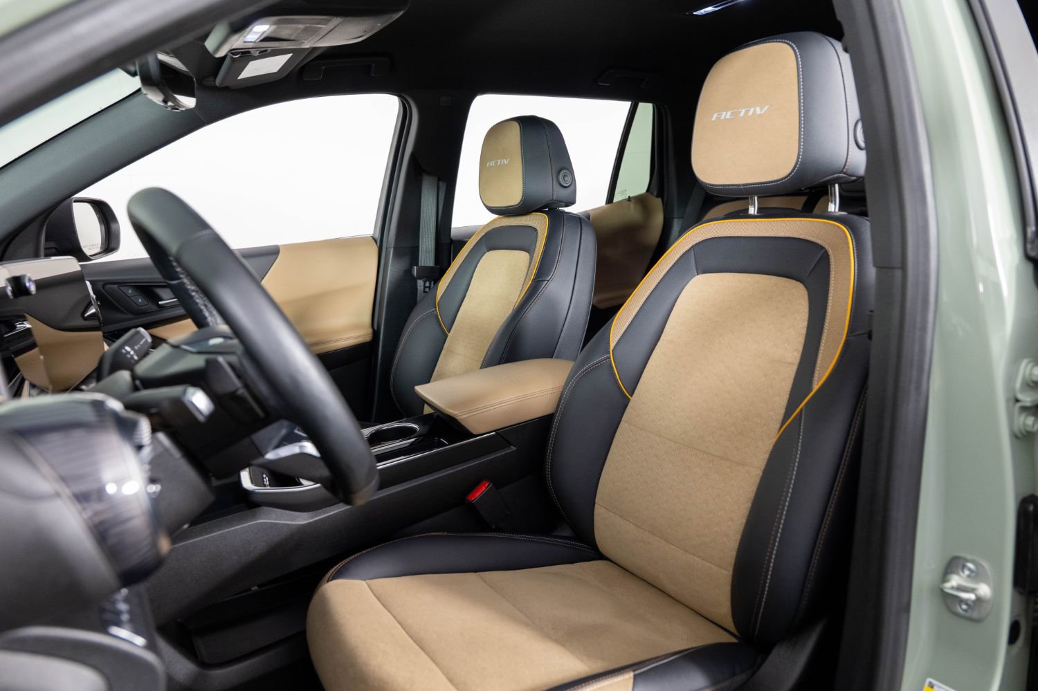 Used 2025 Chevrolet Equinox ACTIV w/ Safety and Technology Package image 17