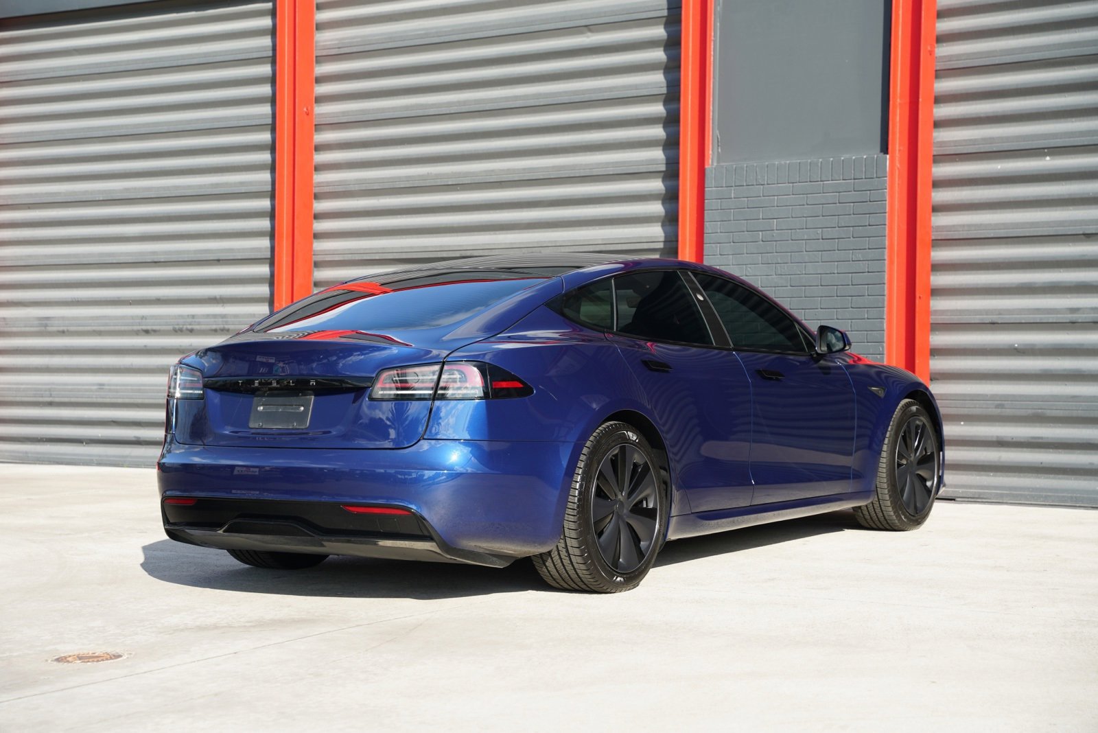 Used 2023 Tesla Model S Standard Range image 9