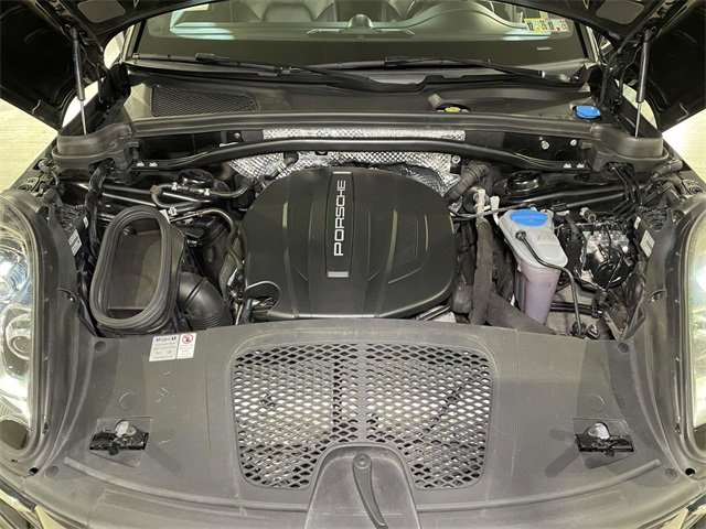 Used 2018 Porsche Macan image 24