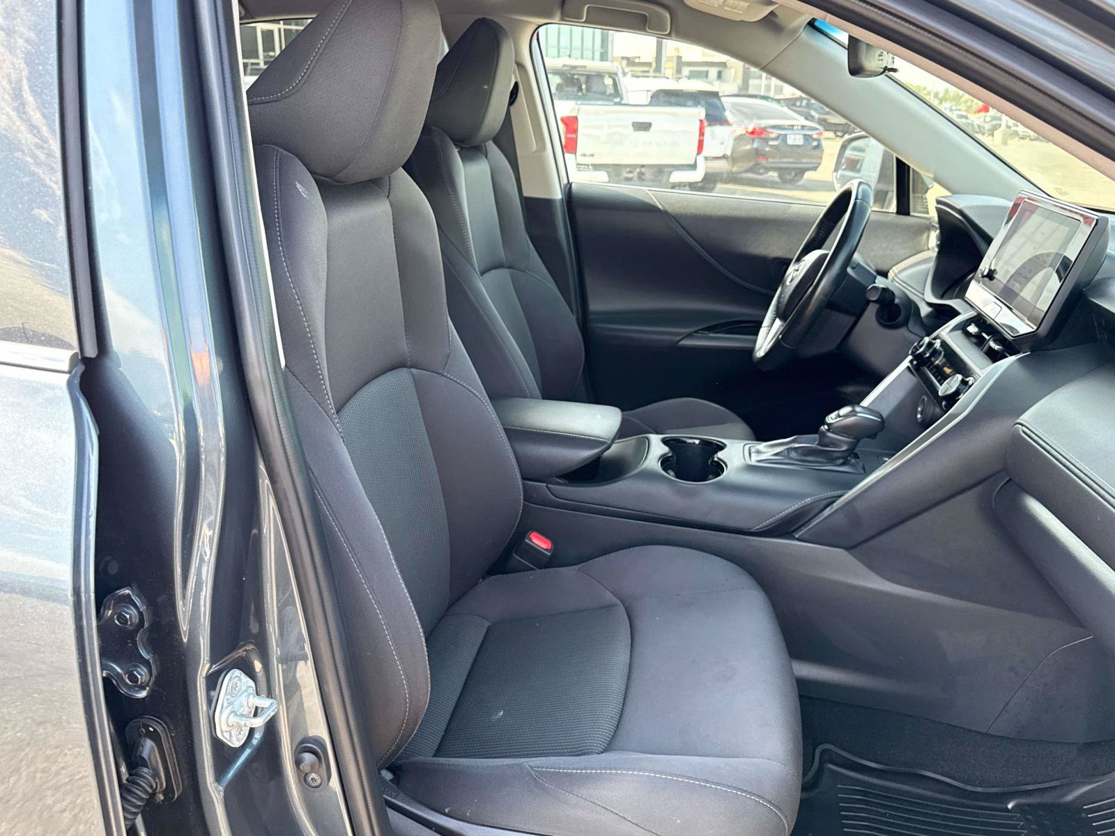 Used 2024 Toyota Venza LE AWD/4WD image 17