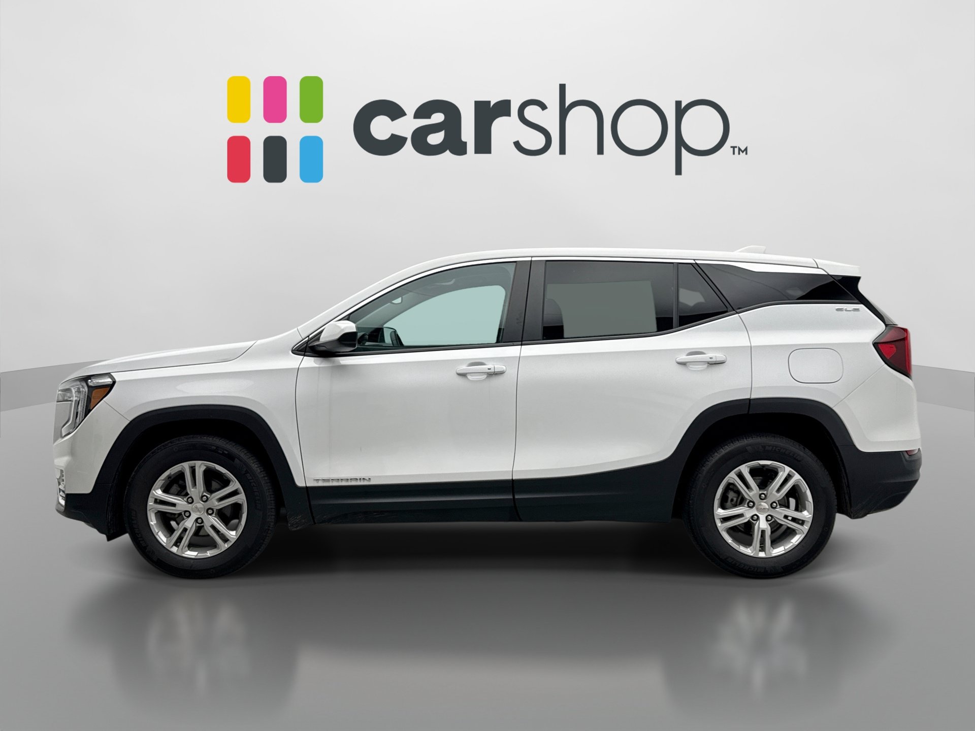 Used 2023 GMC Terrain SLE FWD image 2