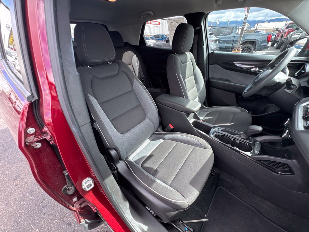 Used 2025 Chevrolet TrailBlazer LT AWD/4WD image 24