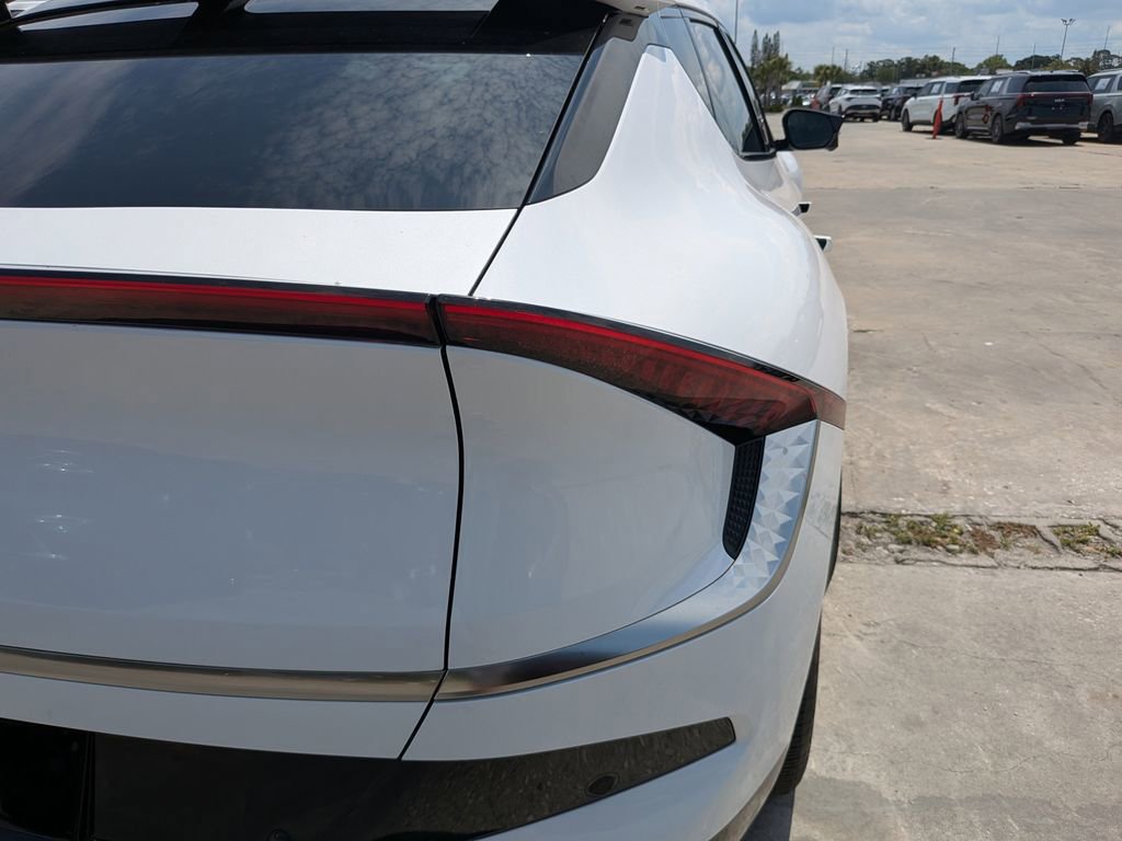 Certified 2025 Kia EV6 Wind RWD image 11