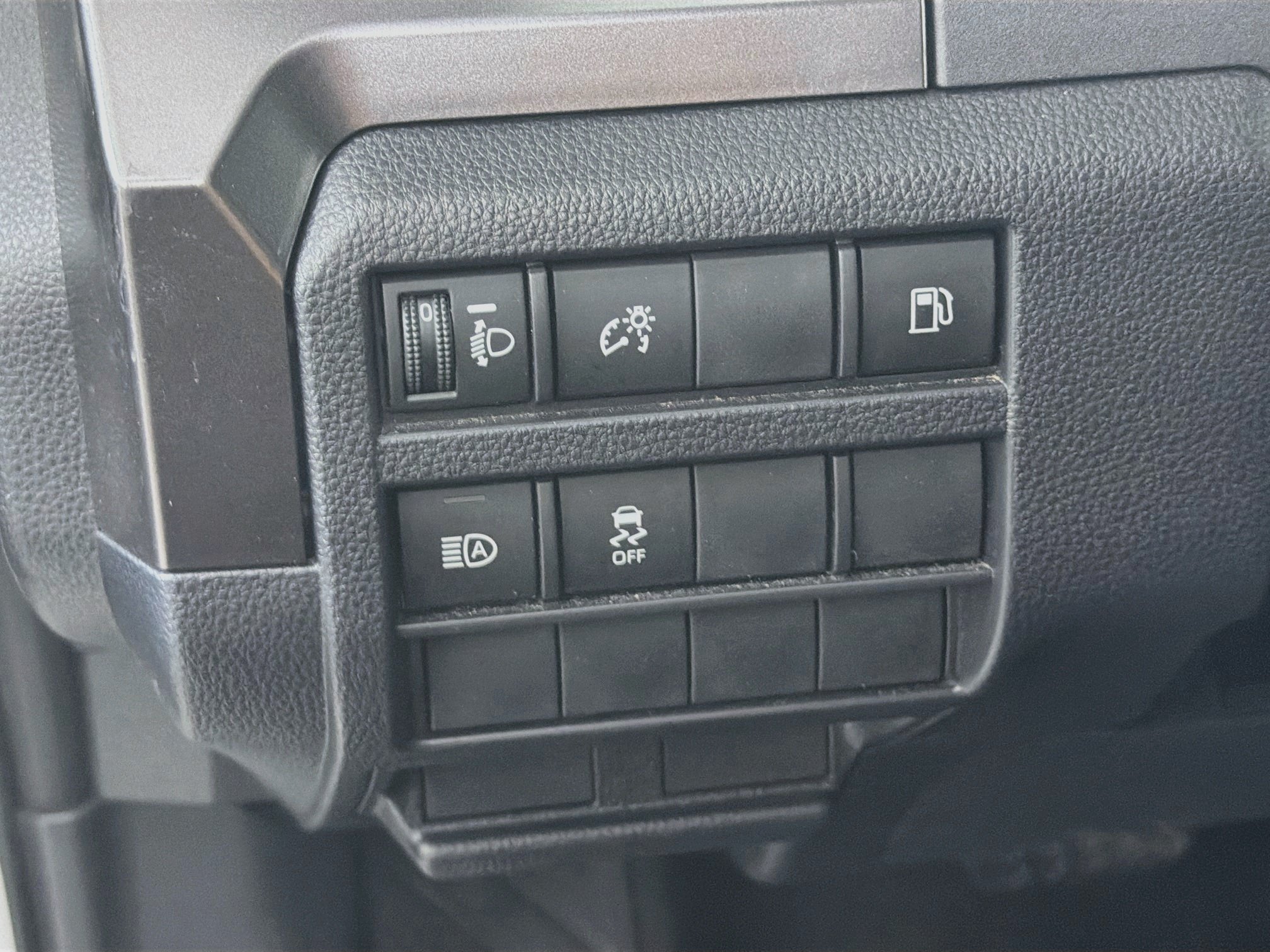 Used 2025 Toyota 4Runner SR5 AWD/4WD image 16