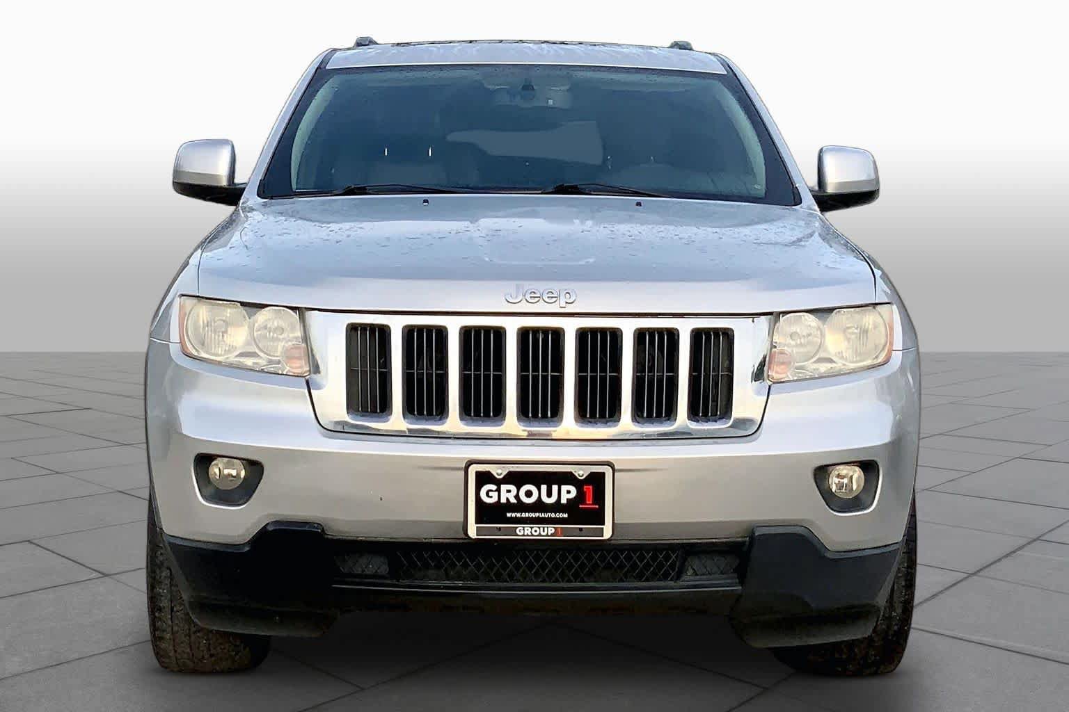 Used 2012 Jeep Grand Cherokee Laredo AWD/4WD image 4