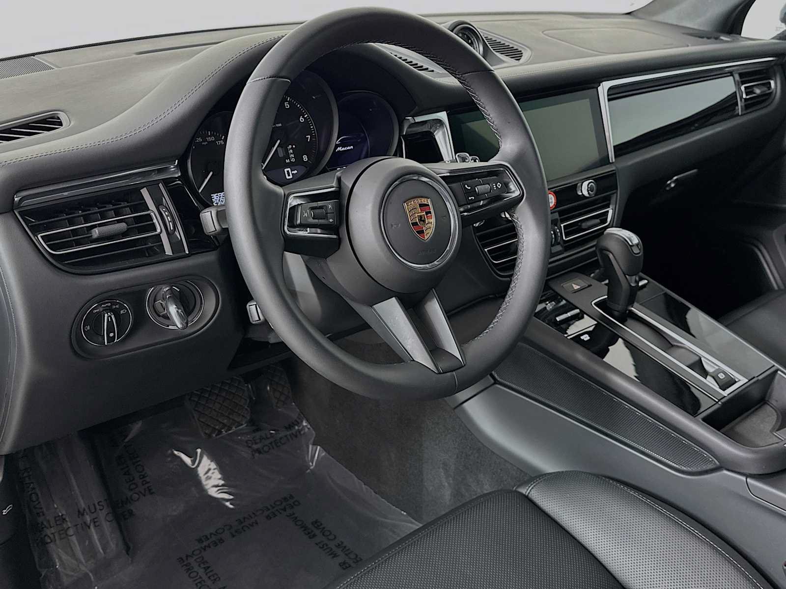 Certified 2026 Porsche Macan AWD/4WD image 4