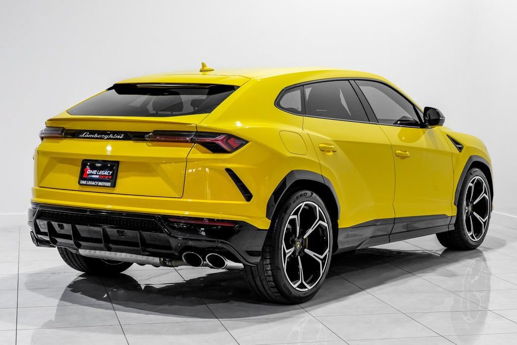 Used 2022 Lamborghini Urus AWD/4WD image 5