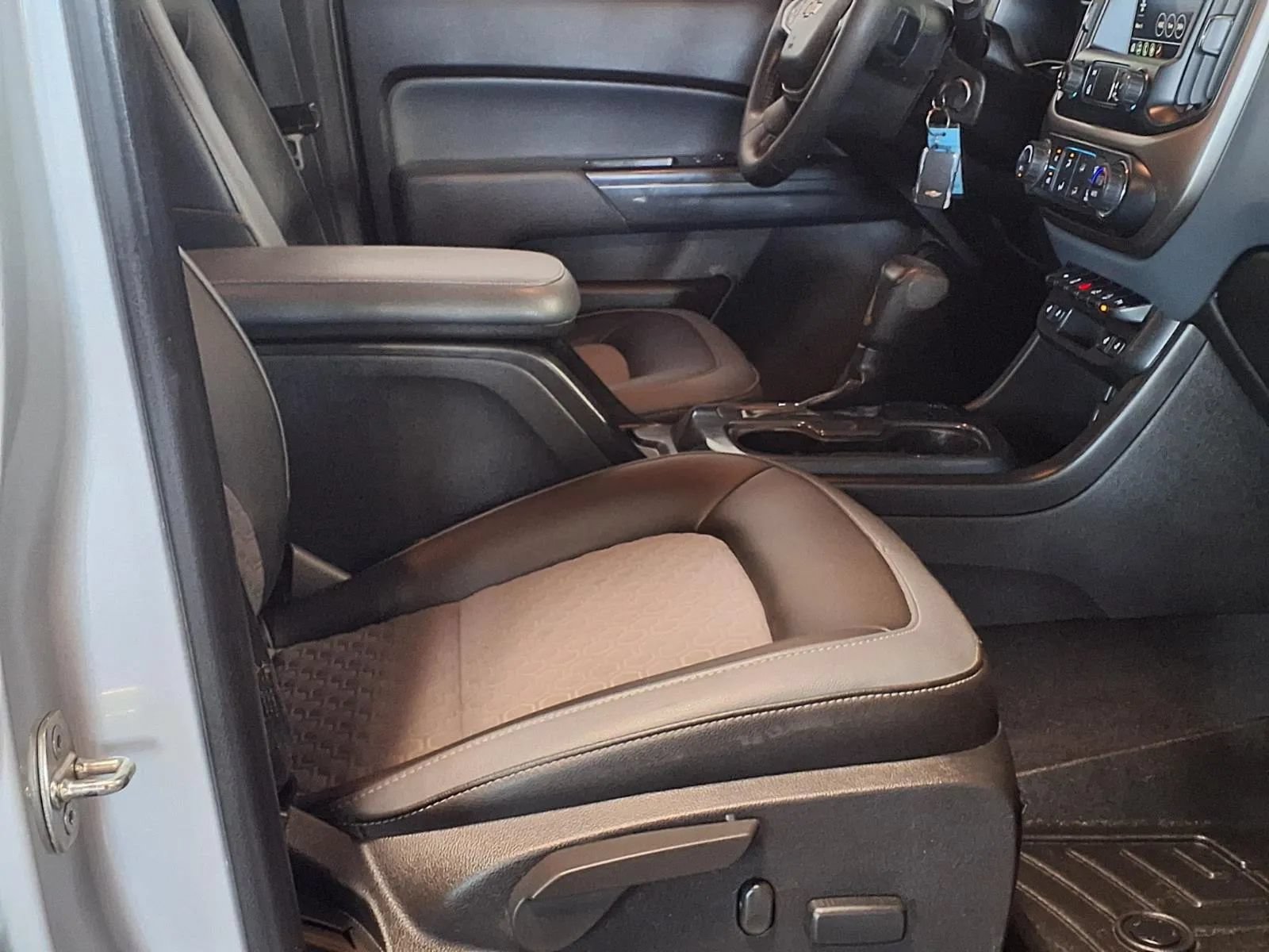 Used 2019 Chevrolet Colorado Z71 AWD/4WD image 11