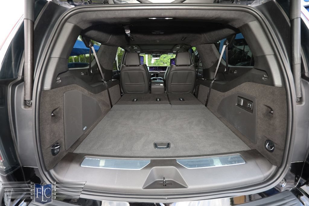 Used 2026 Cadillac Escalade ESV Platinum Sport AWD/4WD image 24