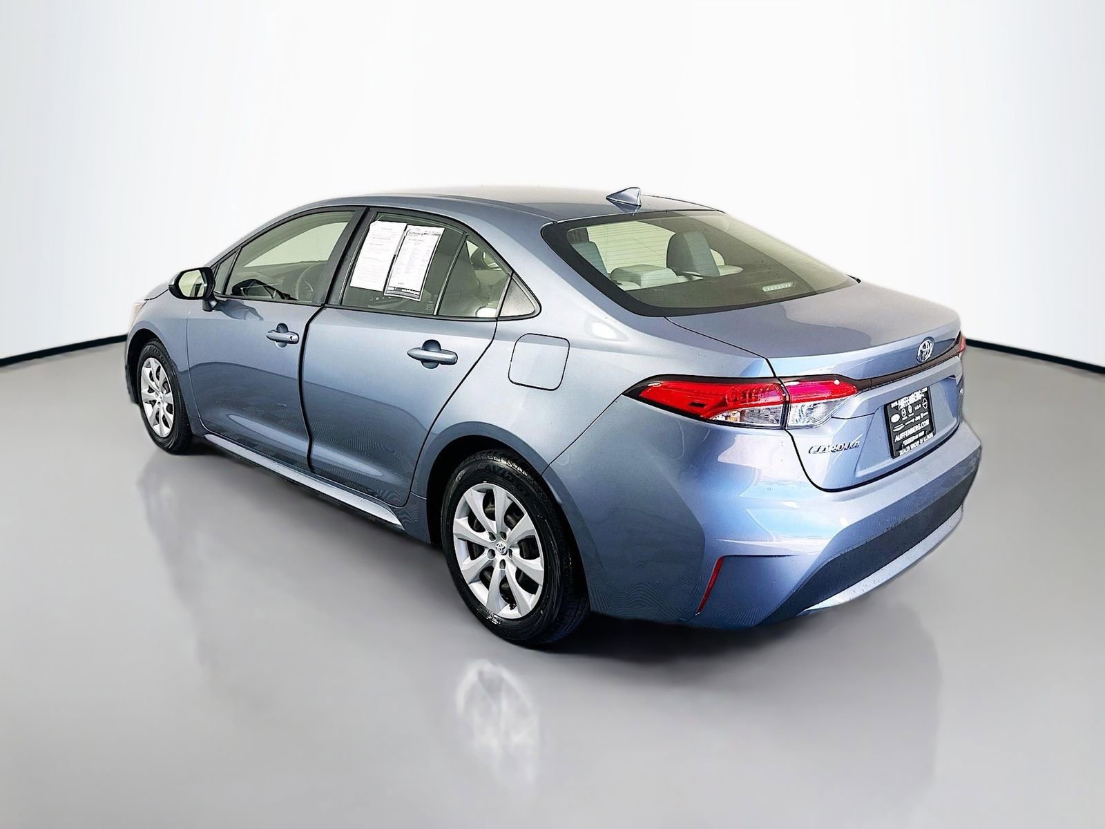 Used 2022 Toyota Corolla LE FWD image 5
