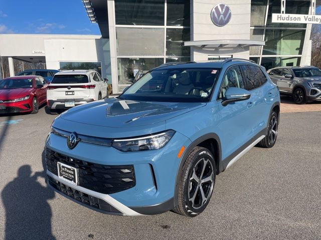 Used 2025 Volkswagen Tiguan SE w/ Panoramic Sunroof Package image 1