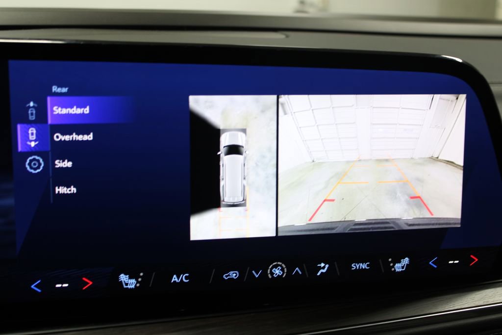 Used 2025 Chevrolet Suburban Z71 image 31