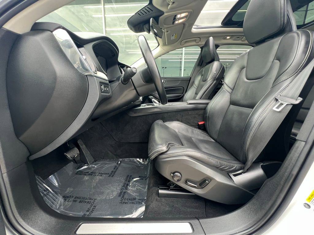 Used 2022 Volvo XC60 T8 Inscription w/ Advanced Package image 16