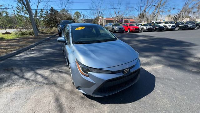 Used 2021 Toyota Corolla LE image 4