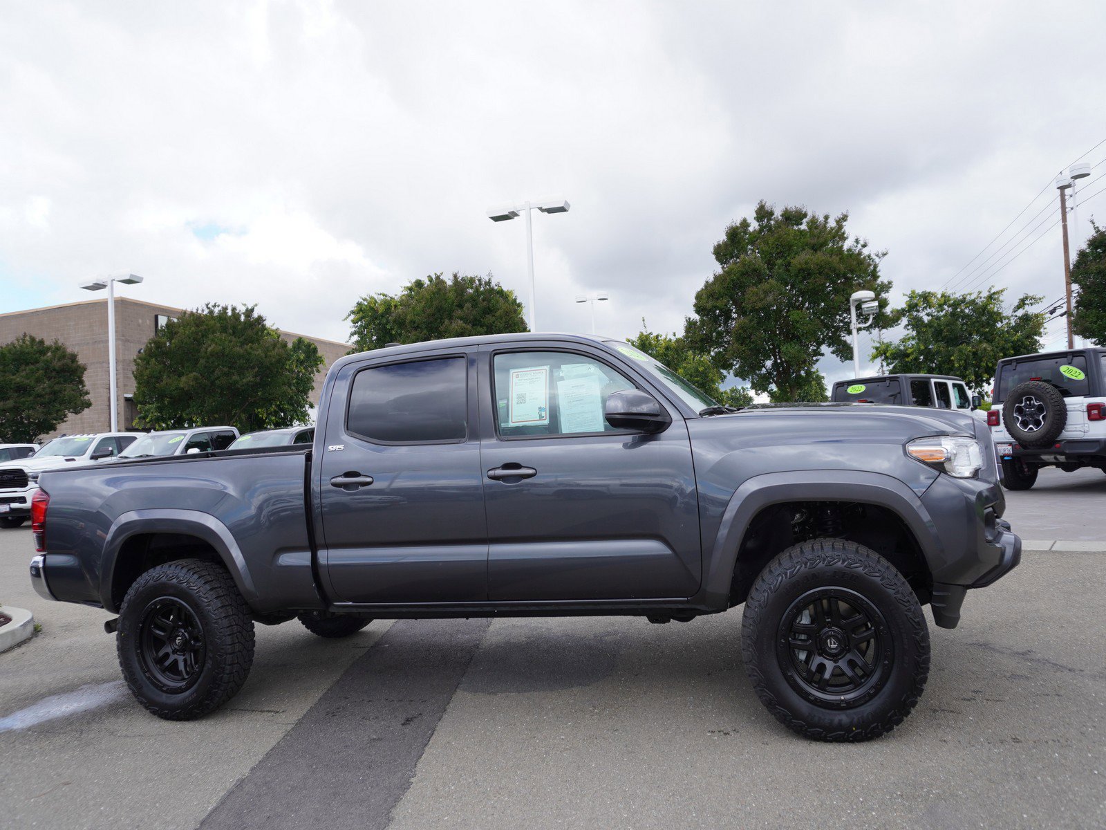 Used 2023 Toyota Tacoma SR5 AWD/4WD image 4