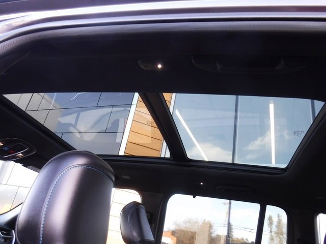 Used 2023 Jeep Grand Cherokee Trailhawk w/ Luxury Tech Group III image 19