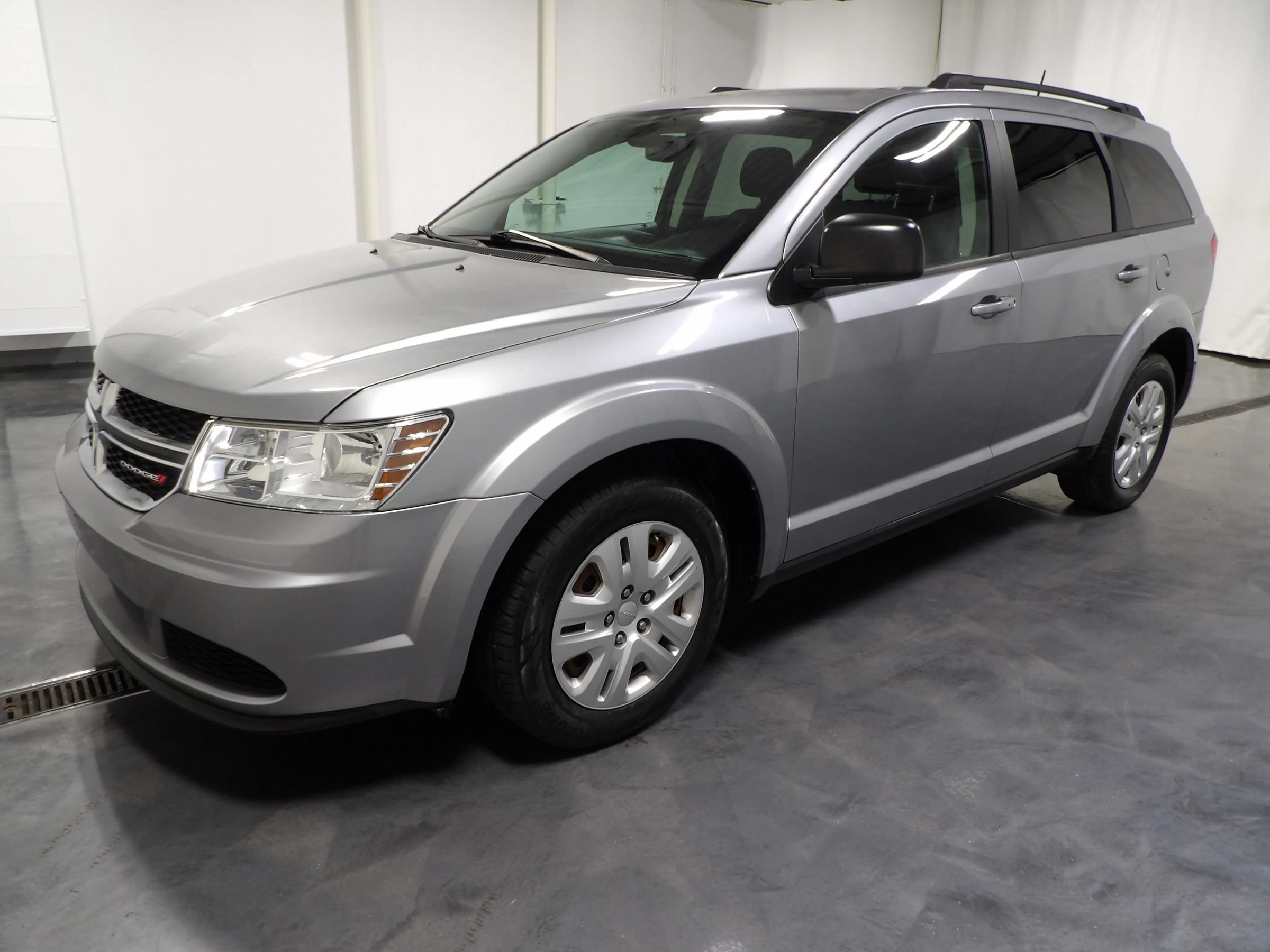 Used 2020 Dodge Journey SE FWD image 3