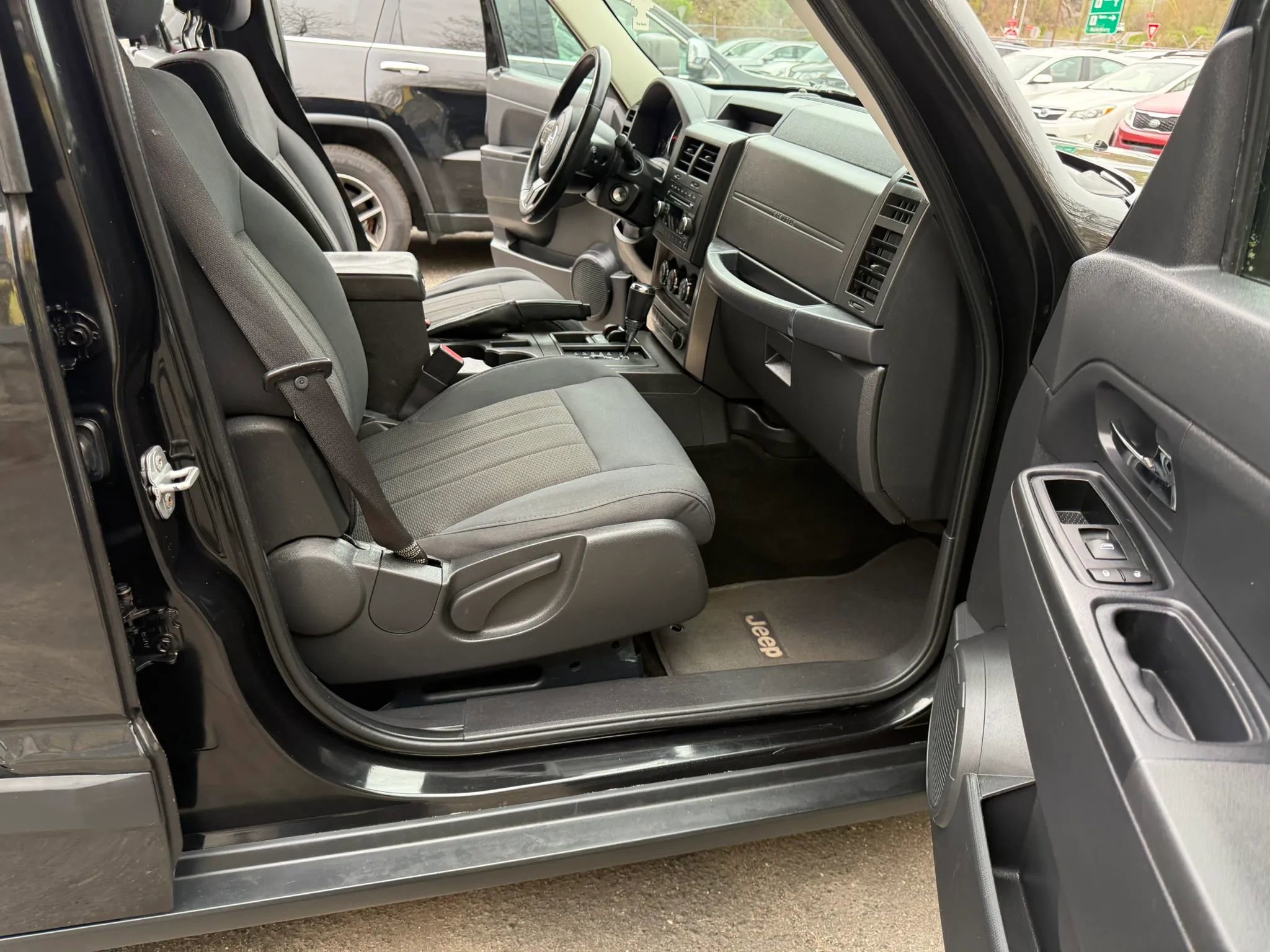 Used 2012 Jeep Liberty Sport w/ Popular Equipment Group AWD/4WD image 10